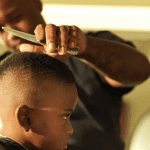 cortar o cabelo de criança